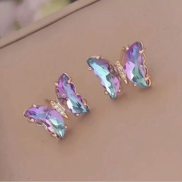 💜 Betsey Johnson stunning & sparkling light purple butterfly studs 💜 - Picture 5 of 6